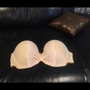 Betsy Johnson Straplesa Bra